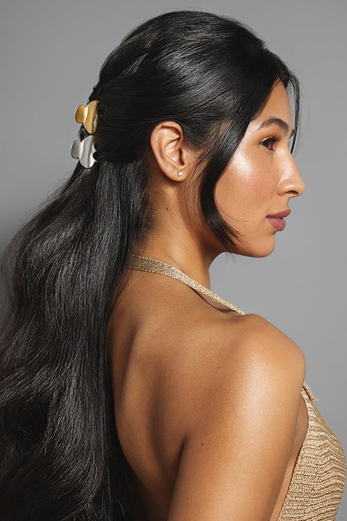 The Hair Edit Mixed Metal Clips in models hair