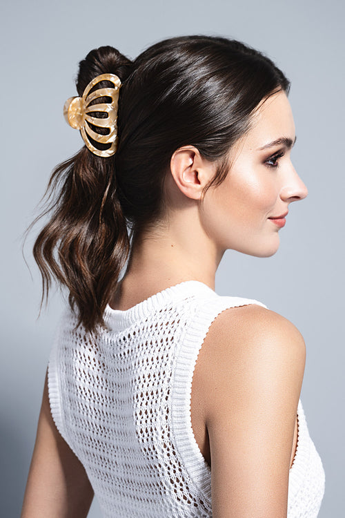 brunette model with Jellyfish Claw Clip in her hair 