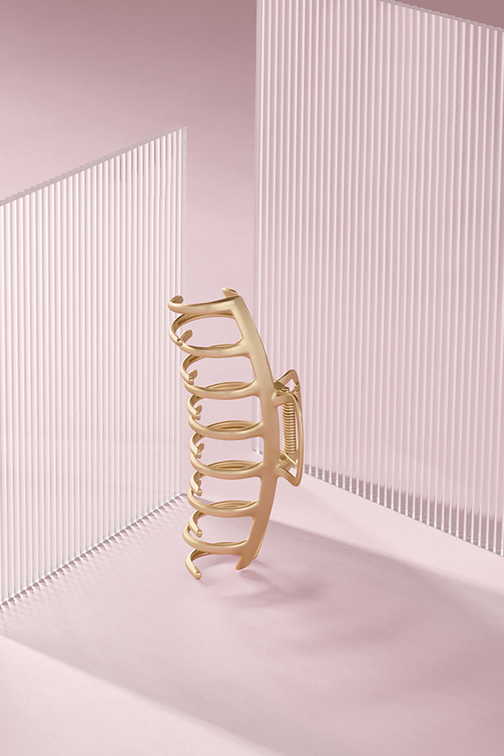 Gold hair clip on a pink background4