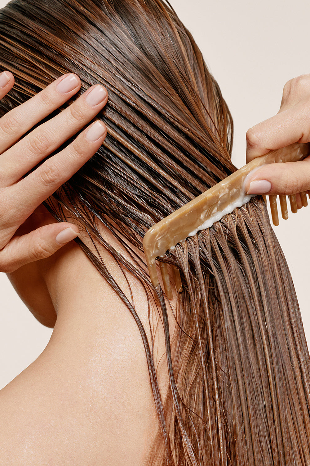 Model combing Hair Mask Concentrate through her wet hair7