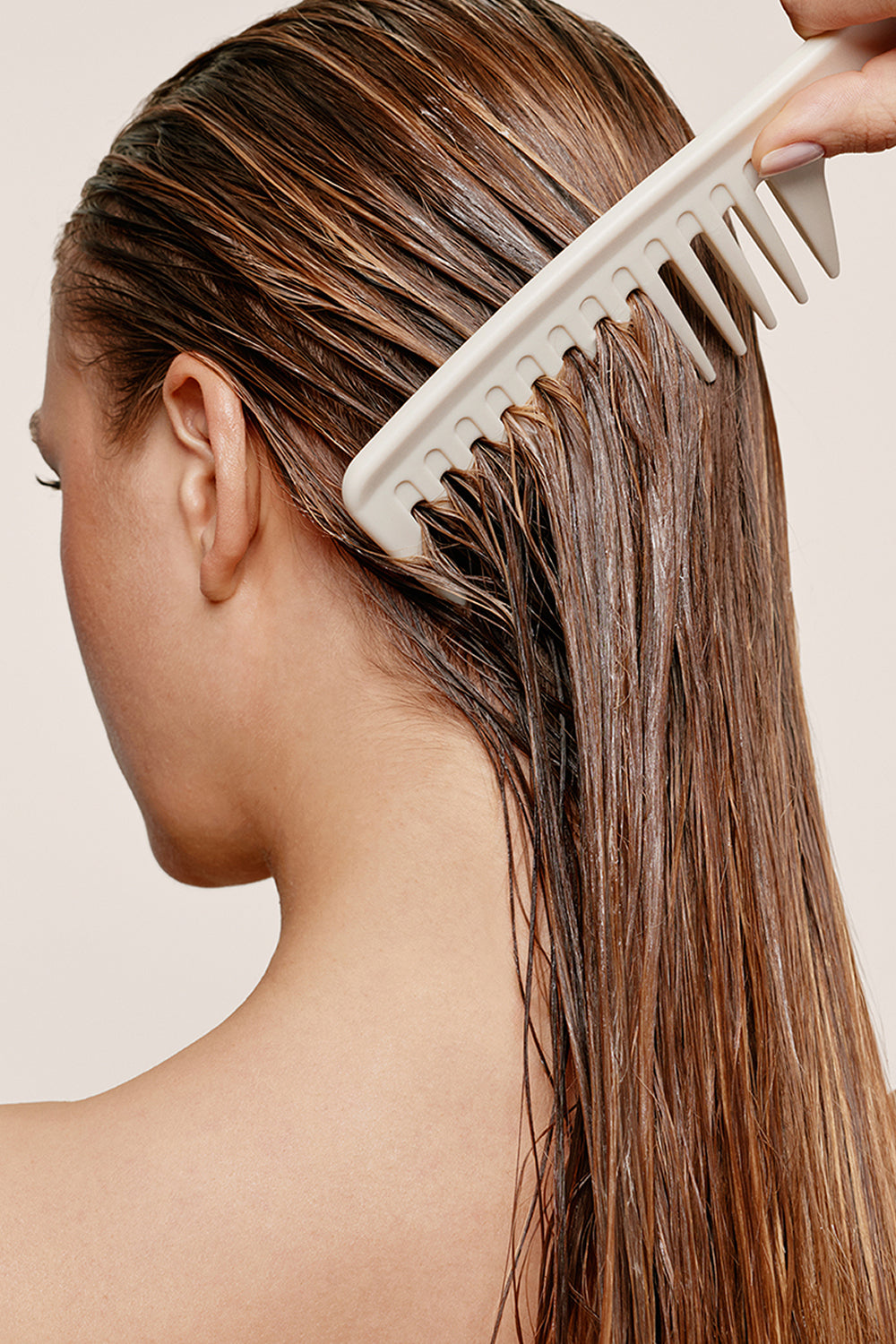 Model combing Multi Benefit Leave-In Conditioner through her wet hair6